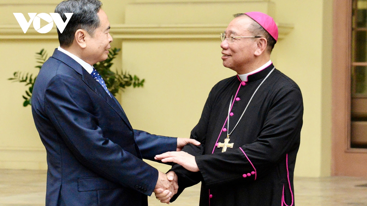 Top legislator extends Easter greetings to Catholic community in Hanoi